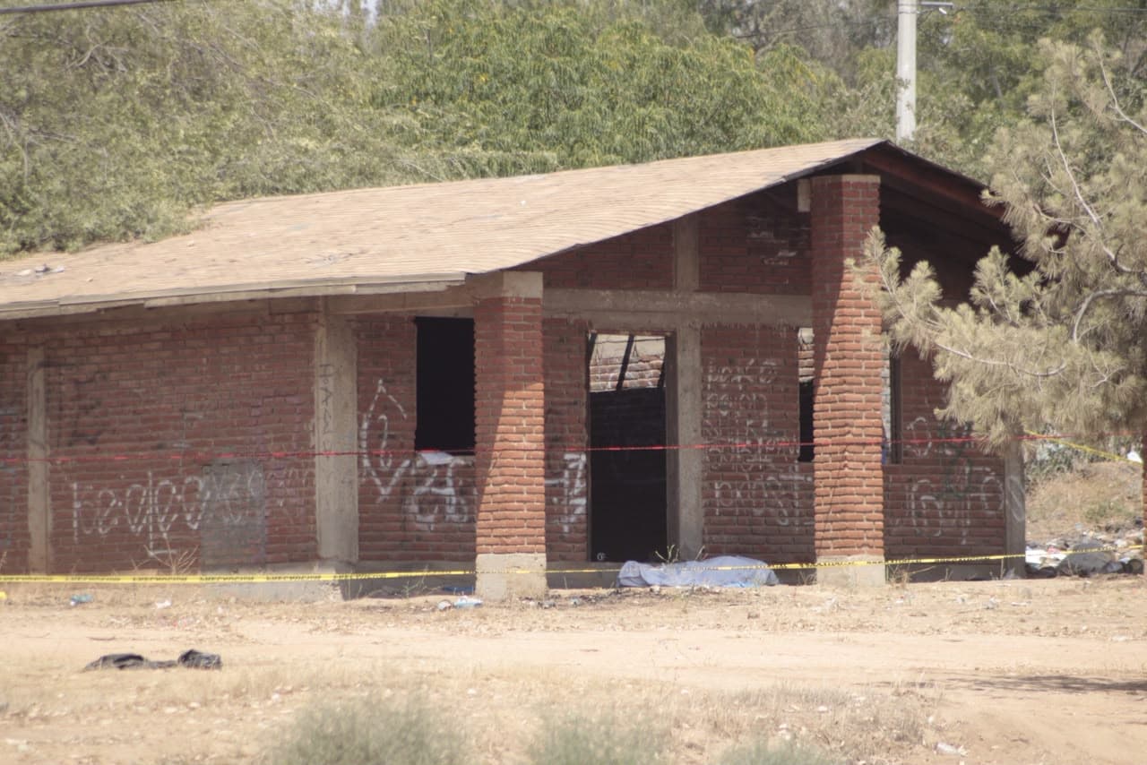 Asesinan a tiros a tres hombres dentro de una obra negra en Tecate